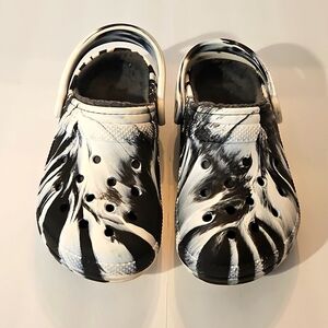 CROCS Black White Gray Tie-Dye Fur Insole Clog Slip-on Shoe W6 M4 GUC